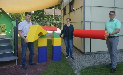 210611-Übergabe-Bausteine_red